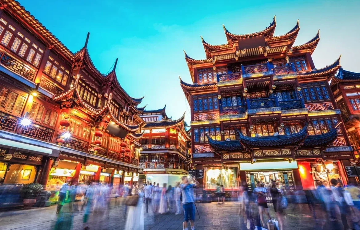 beautiful-yuyuan-garden-at-nighttraditional-shopping-area-in-shanghai-China